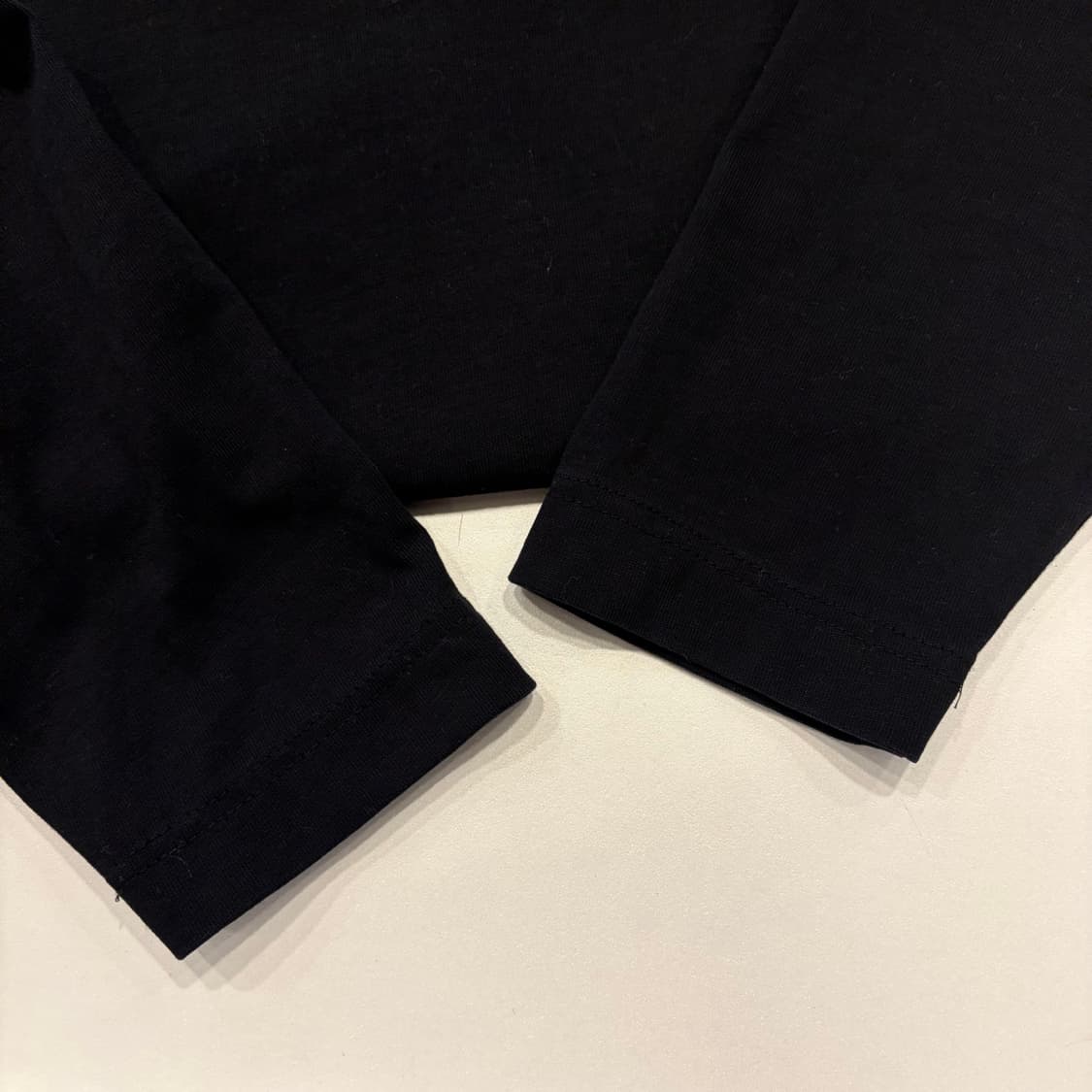 [L] 아미 스몰 로고 긴팔 티셔츠 블랙 B342 상품이미지6