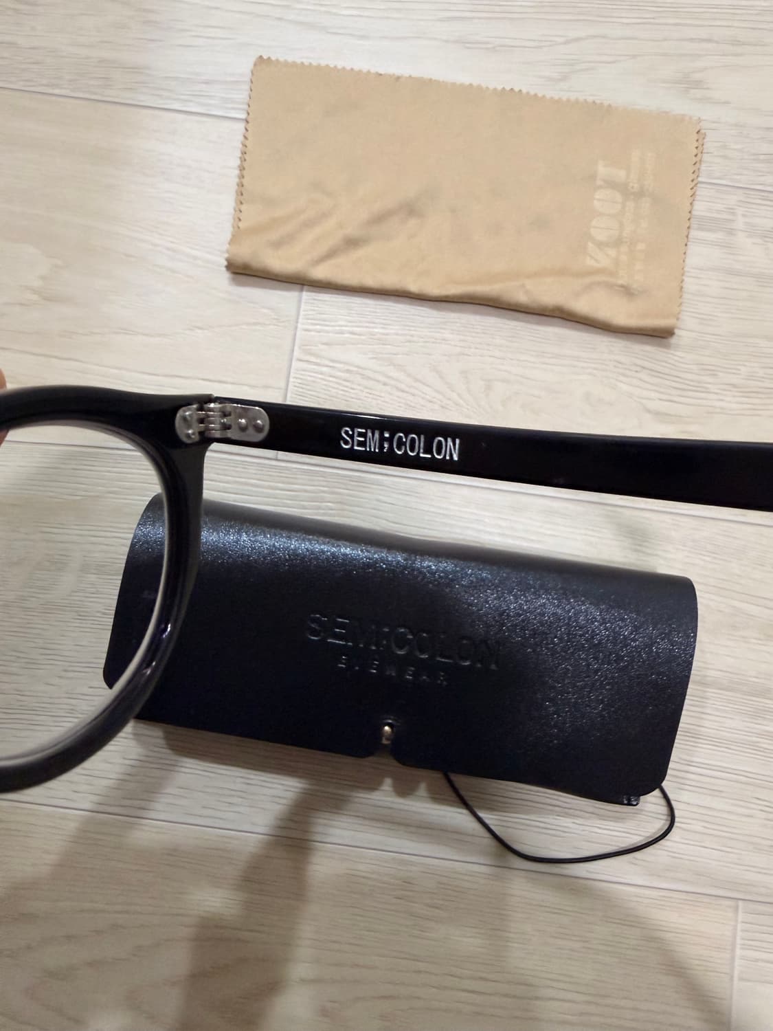 세미콜론 아이웨어 블랙 안경테 상품이미지2