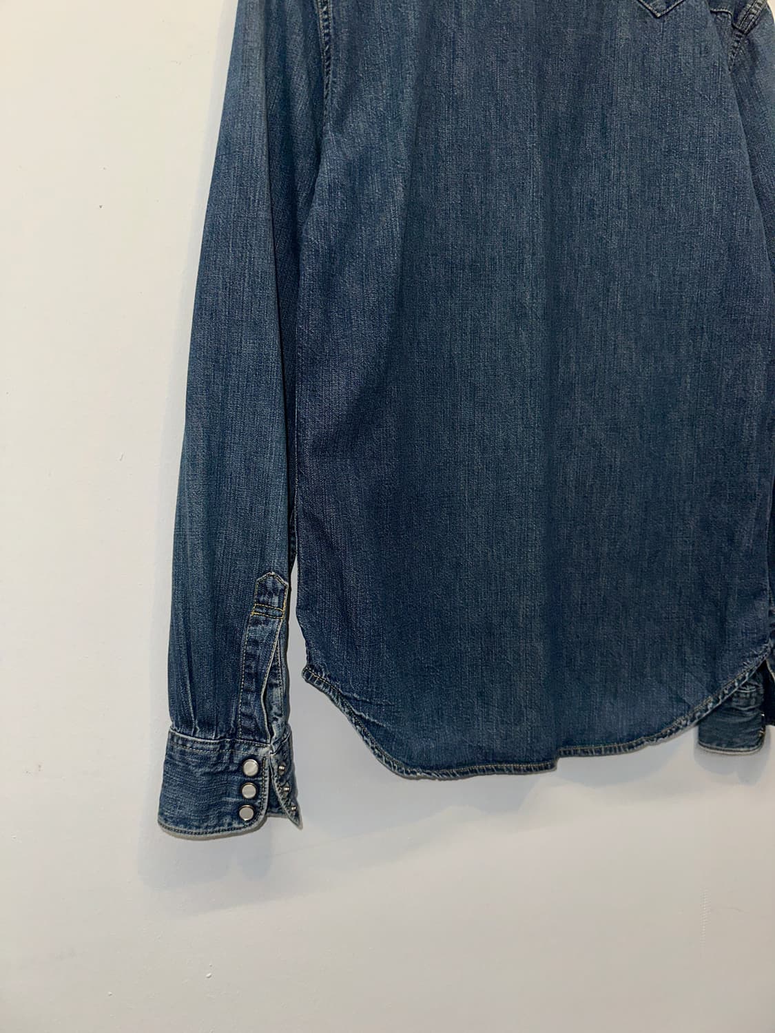 리바이스 슬림핏 웨스턴 데님셔츠 s 상품이미지5