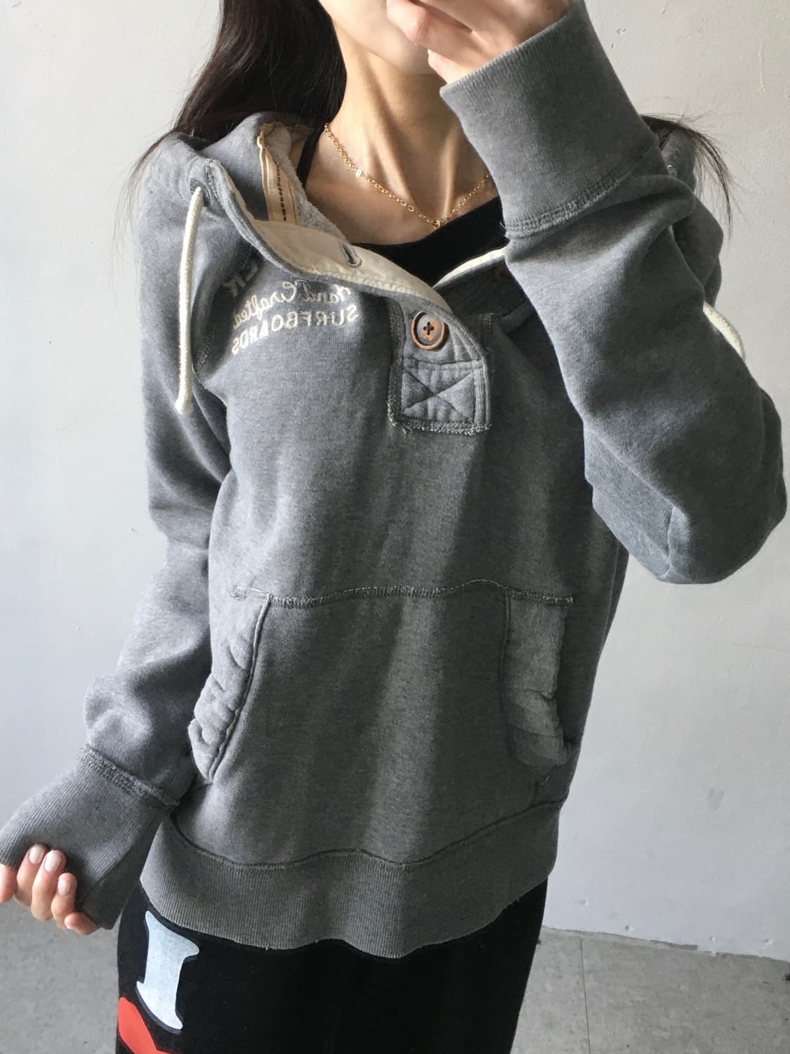 홀리스터 가슴로고 후드티 상품이미지2