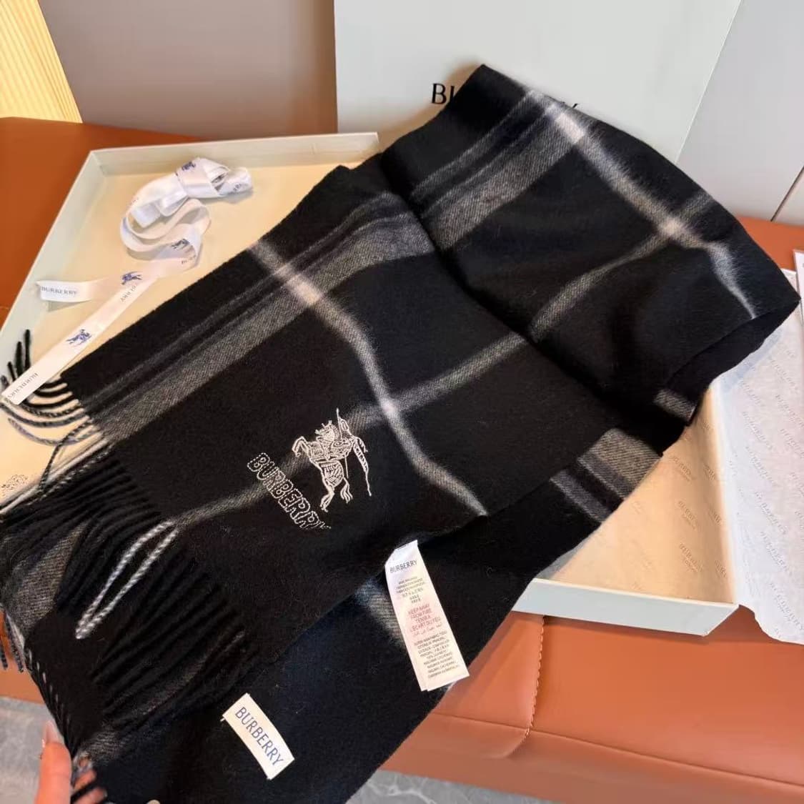 버버리숙녀 리버서블 스카프 100% 램스울
 상품이미지4