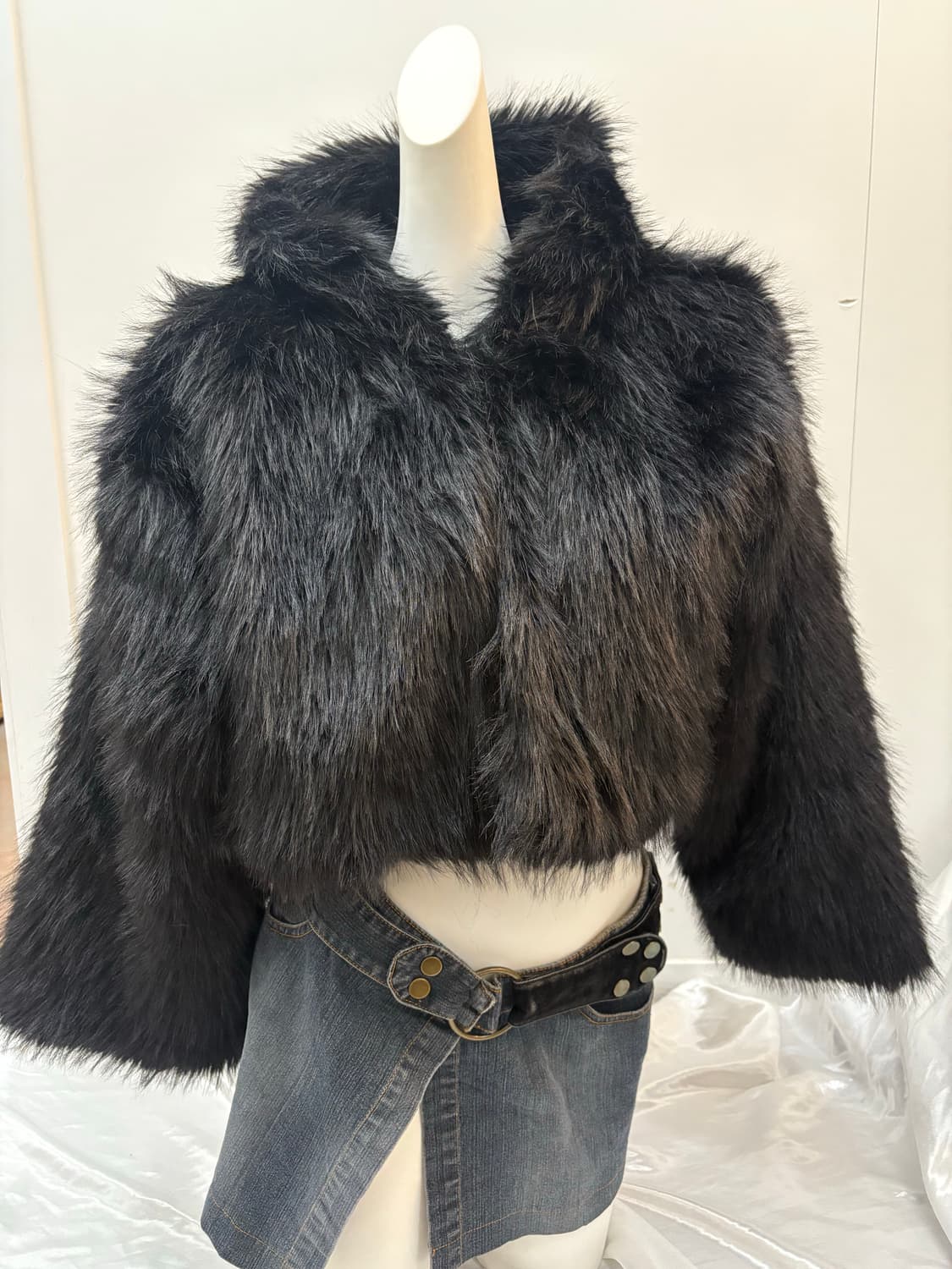 세미 크롭 블랙 퍼 자켓 상품이미지1