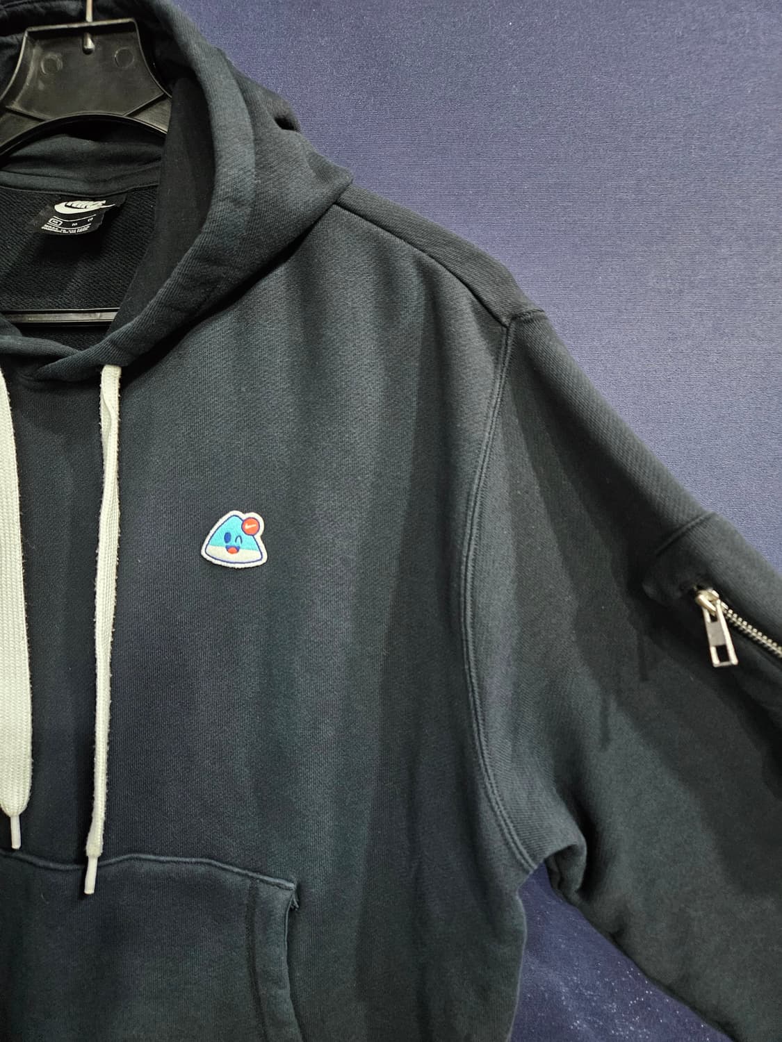 나이키 자수로고 블랙차콜 남성 105 포켓 후드티  상품이미지4