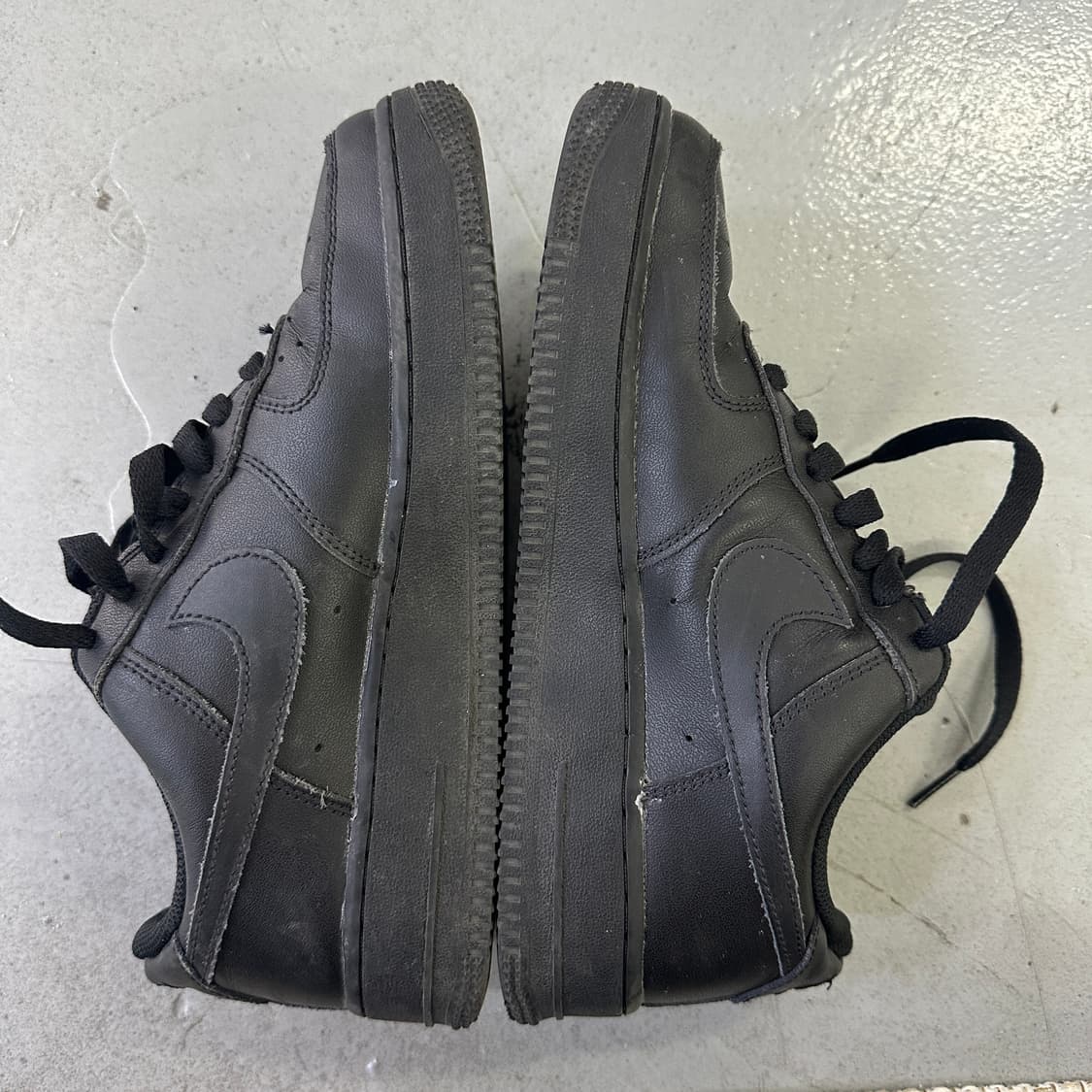 245 나이키 에어포스 로우 트리플 블랙 0420D 상품이미지7