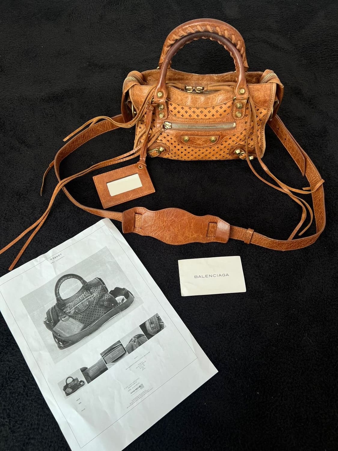 발렌시아가 퍼포레이티드 모터백  상품이미지8