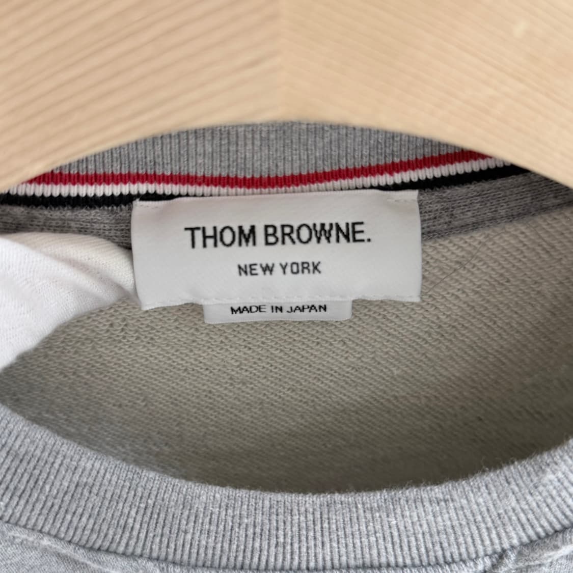 (A+/7) / 톰브라운 사선완장 클래식 그레이 맨투맨 상품이미지5