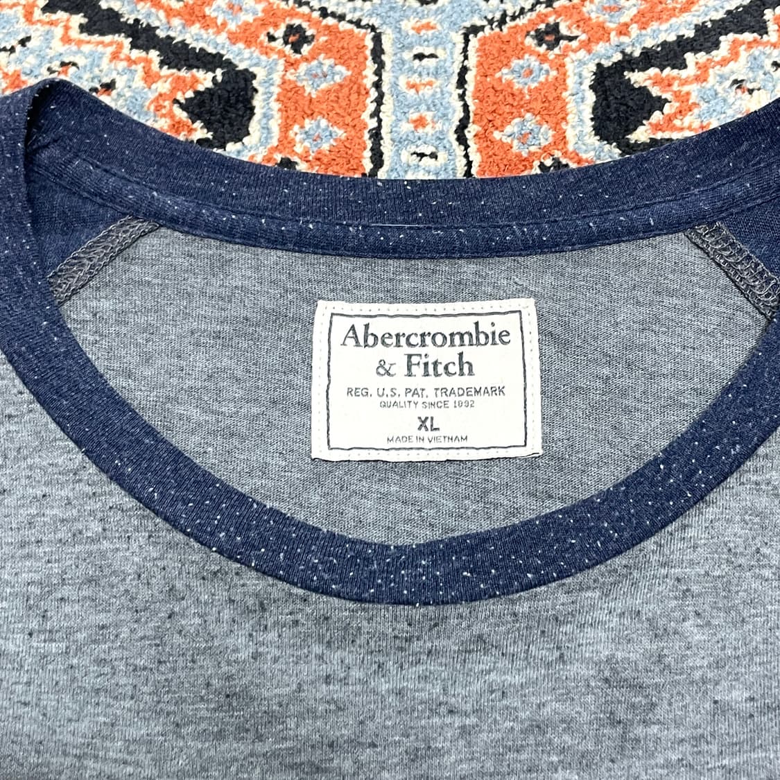 아베크롬비 그레이 나그랑 티셔츠 남성XL 상품이미지5