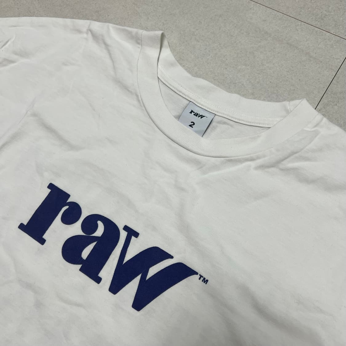 블라인드파일즈 RAW 티셔츠 화이트 2사이즈 상품이미지3