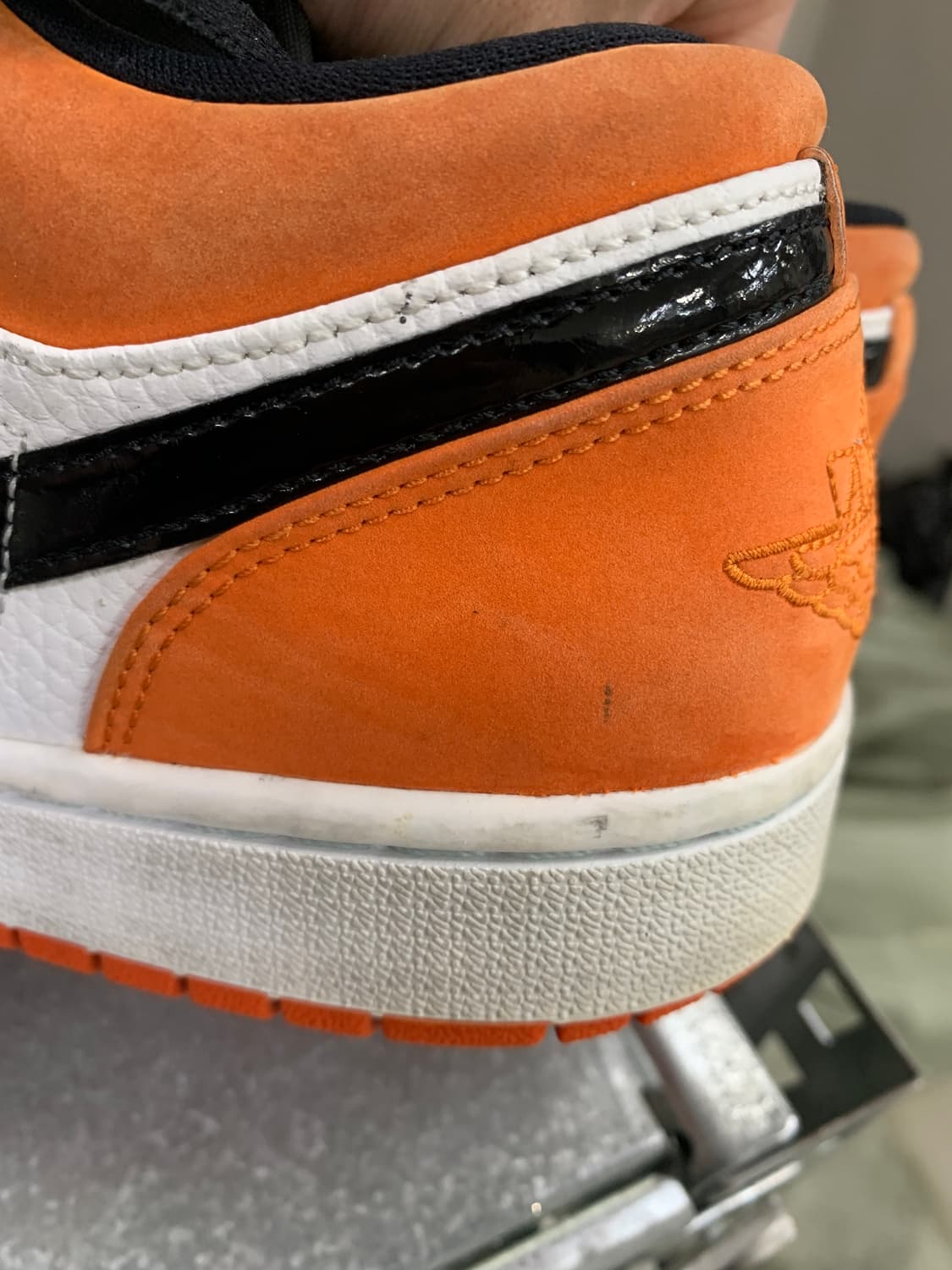 나이키 에어 조던 1 로우 쉐터드 백보드 285 상품이미지9