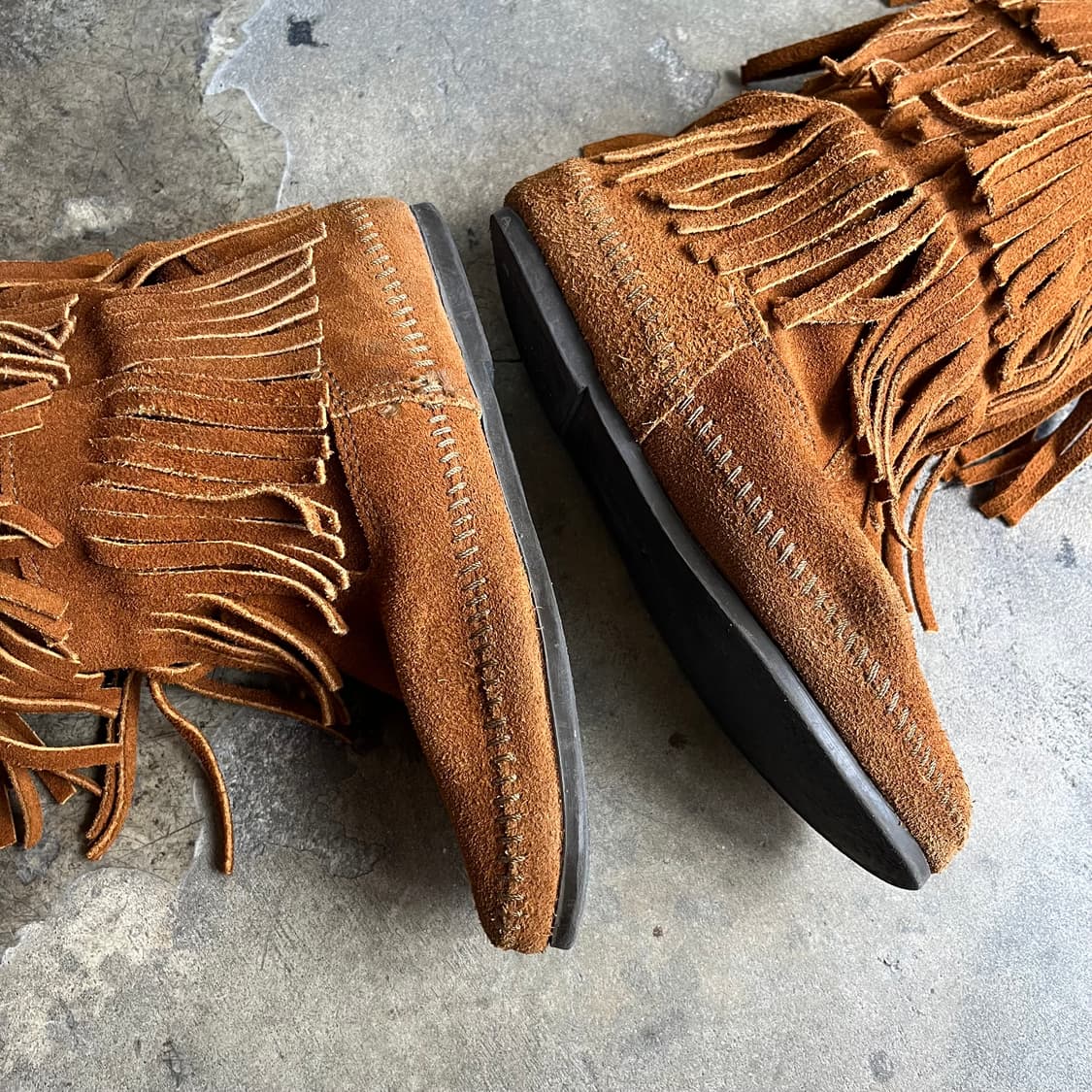 미네통카 스웨이드 3단 프린지 부츠 상품이미지5