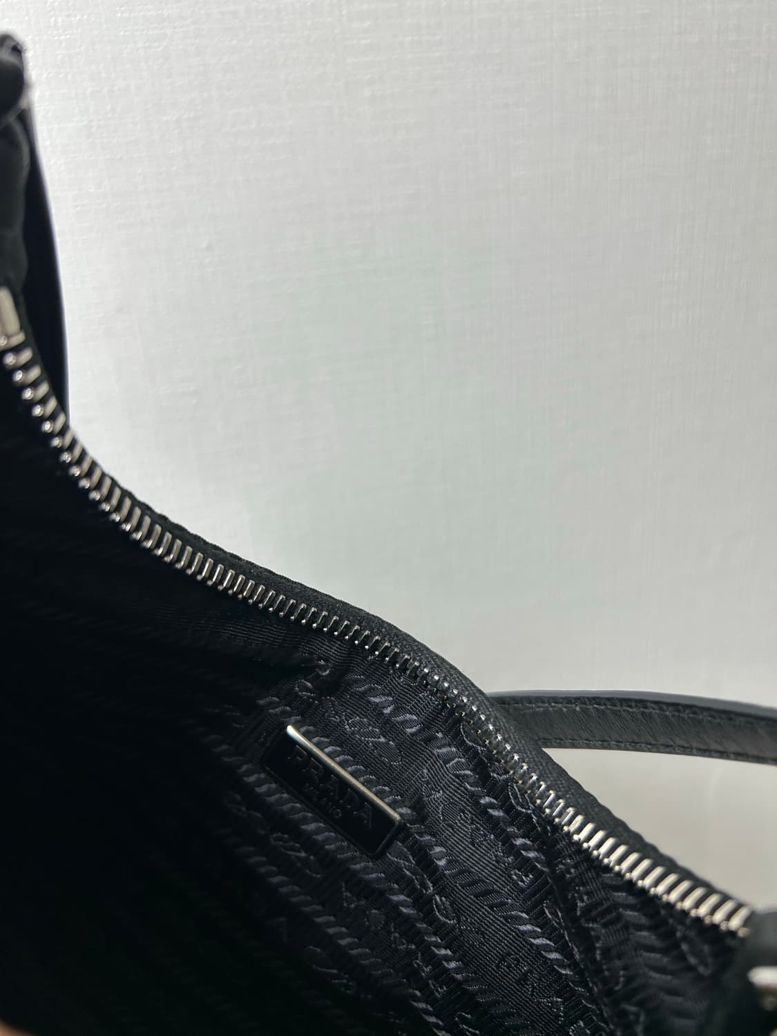 PRADA 프라다 리에디션 2005 리나일론 미니백 숄더백(가죽스트랩) 상품이미지8
