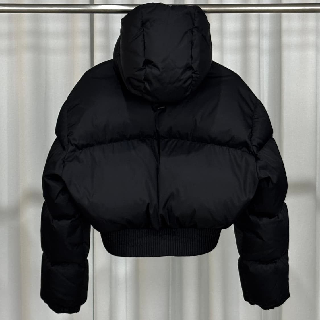 [정품] 미우미우 크롭 후드 패딩 나일론 다운 ML724  상품이미지4