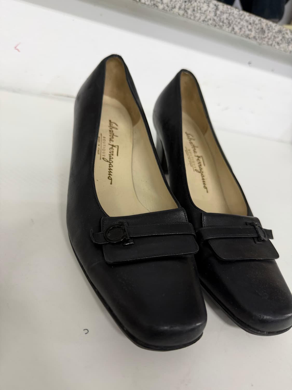 정품) 페라가모 여성 간치니 블랙 로퍼 구두 5.5 상품이미지3