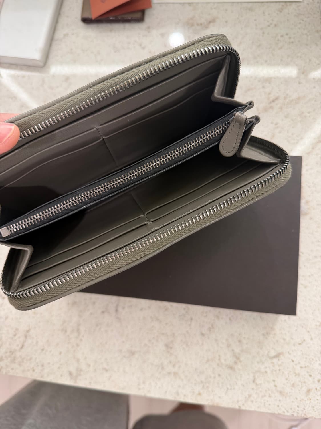 보테가베네타 인트레치아토 집업 장지갑 상품이미지3