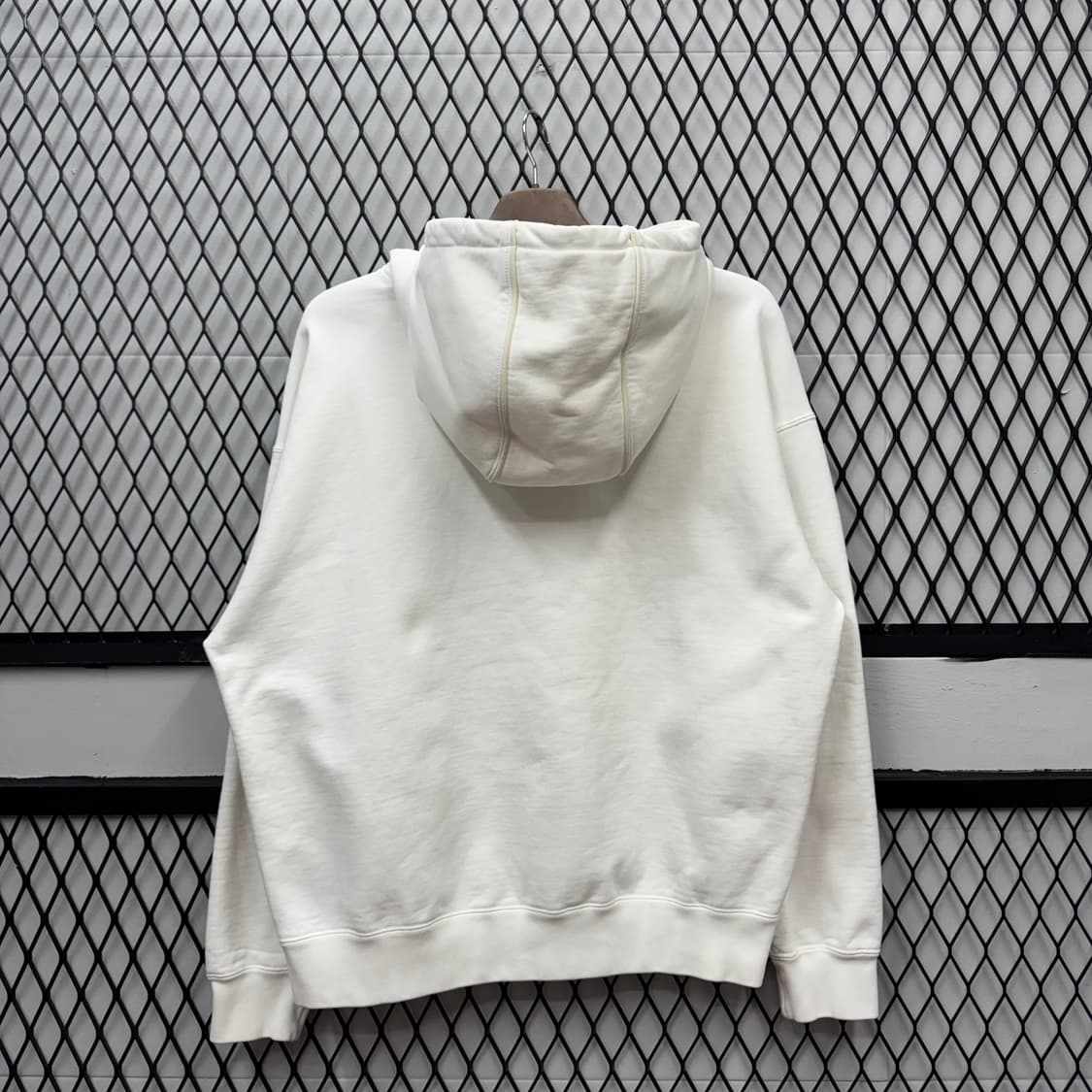 23S/S 나이키 X 자크뮈스 스웻셔츠 후드 넥 로고 디테일 화이트 상품이미지2