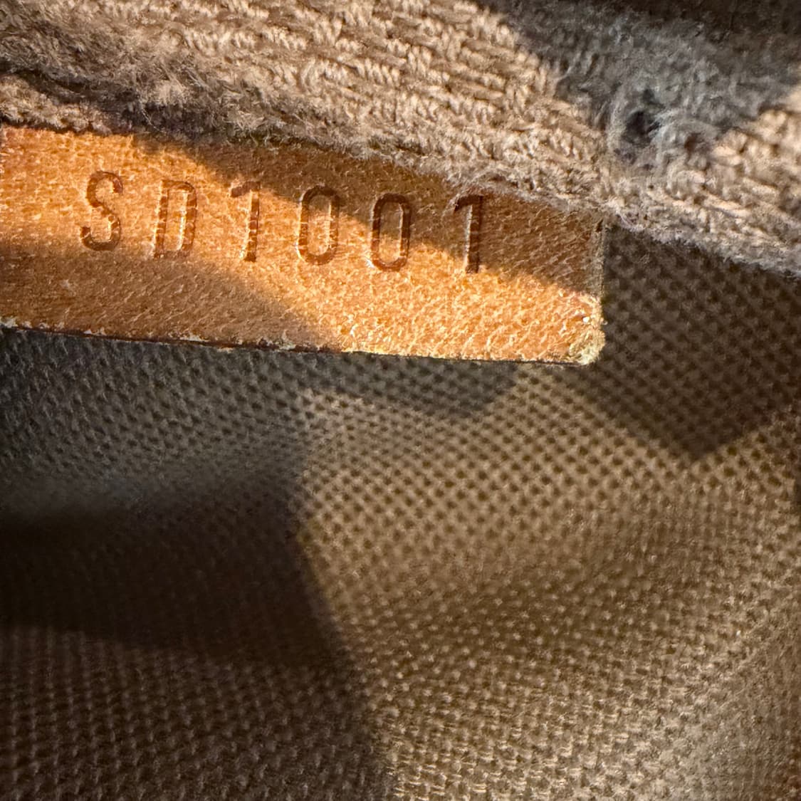 루이비통 포쉐트 악세수아 NM 모노그램 핸드백 상품이미지4