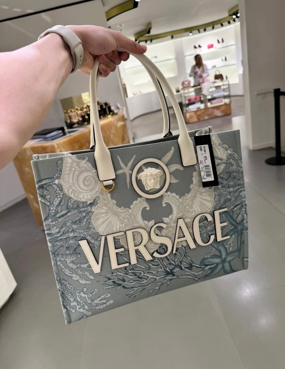 베르사체 프린트 라지 캔버스 토트백 상품이미지1