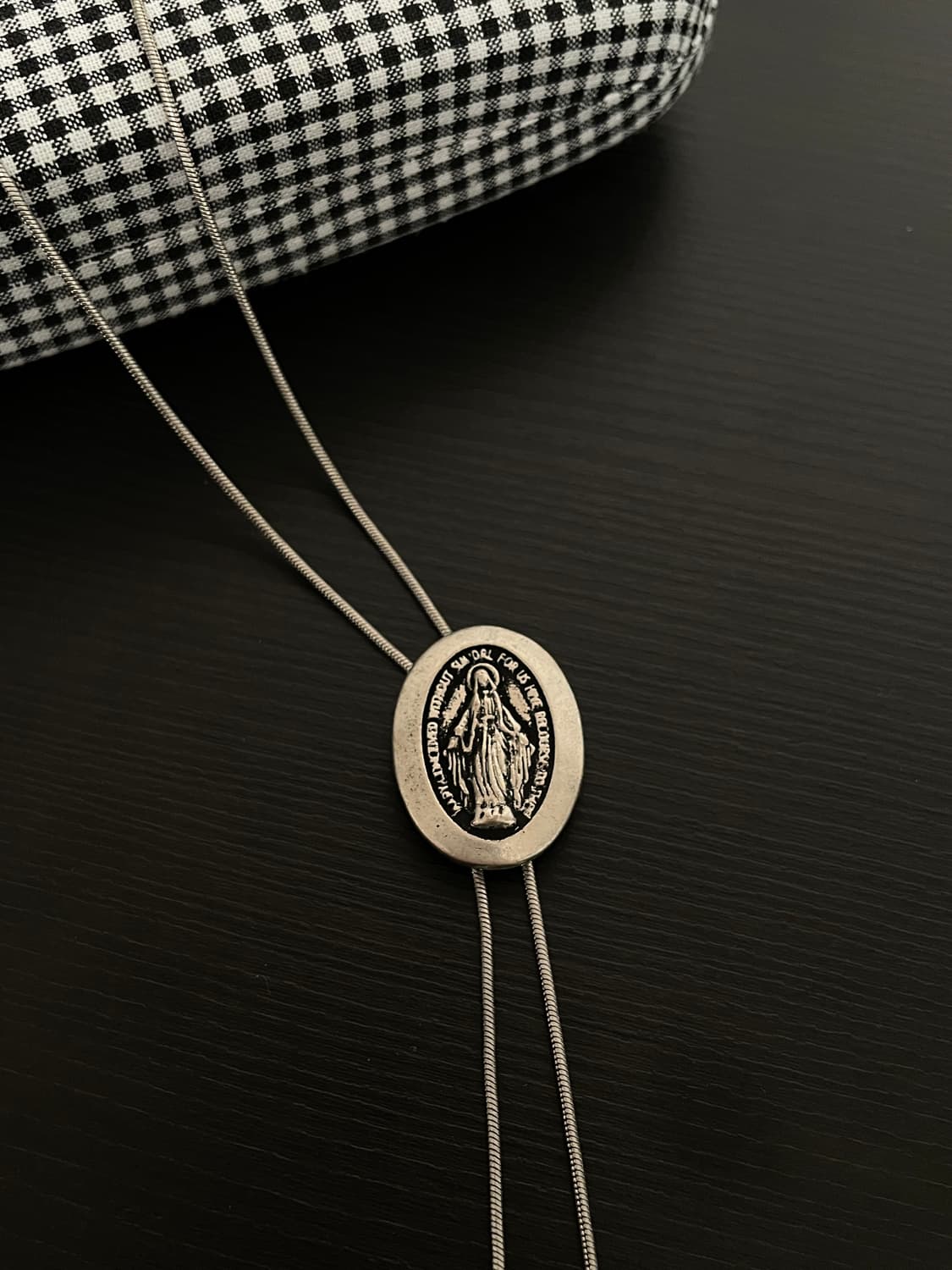 빈티지 고딕 마리아 보타이 목걸이 상품이미지1