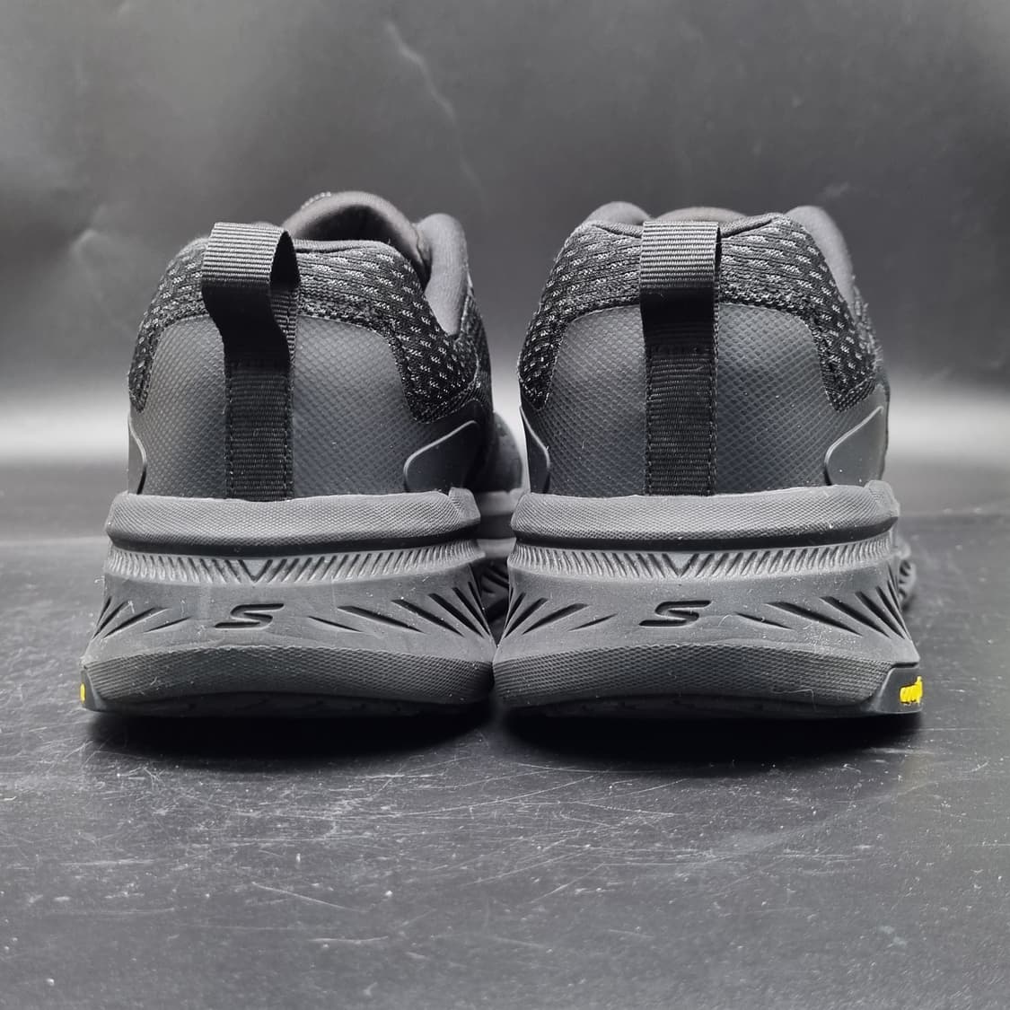 스케쳐스 맥스 쿠셔닝 올블랙 운동화270 상품이미지4