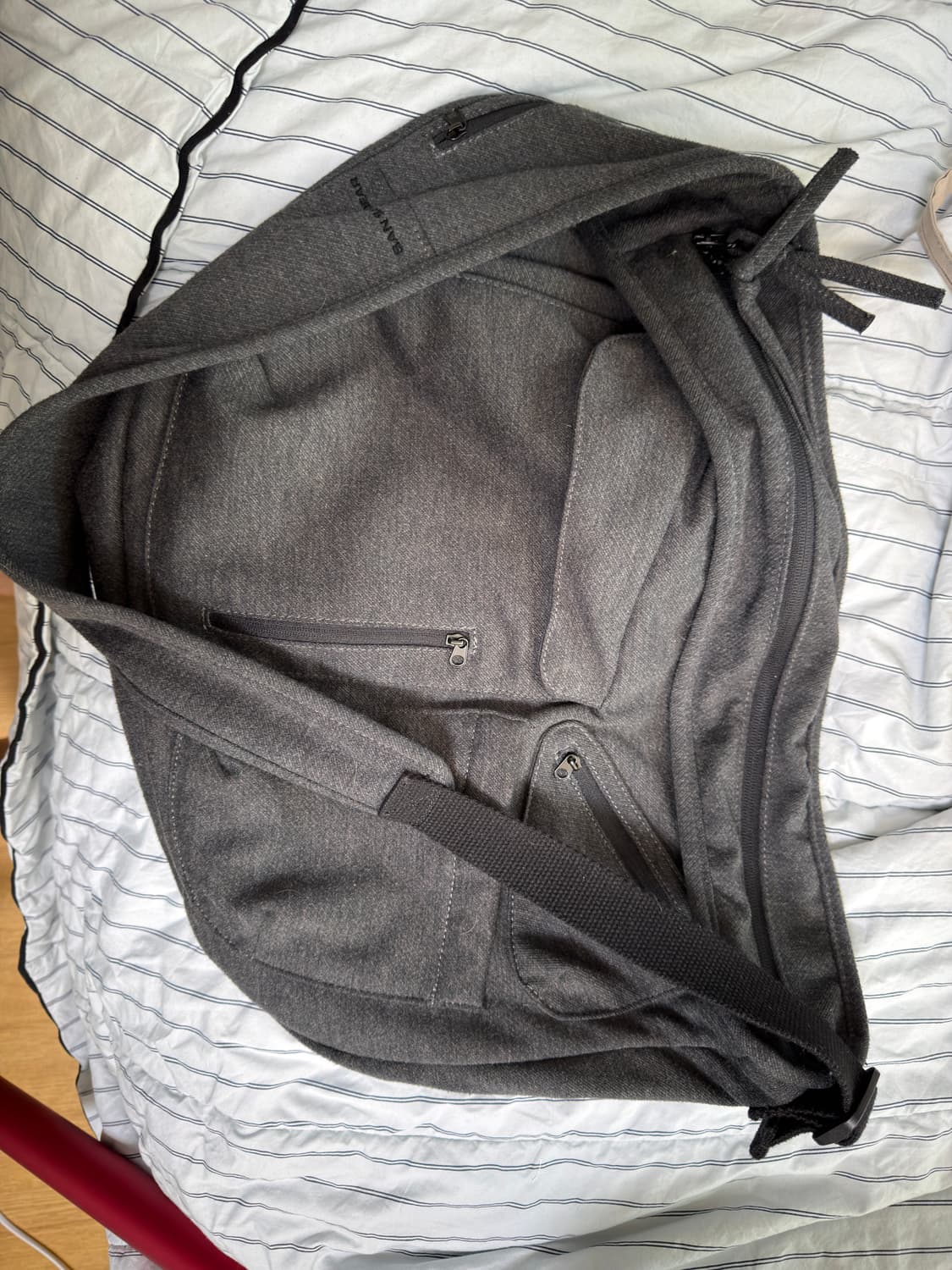 산산기어 WOOL BODY BAG [CHARCOAL] 상품이미지1