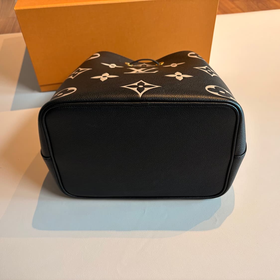 [거의 새상품] 루이비통 네오노에 MM 앙프렝뜨 블랙 상품이미지4