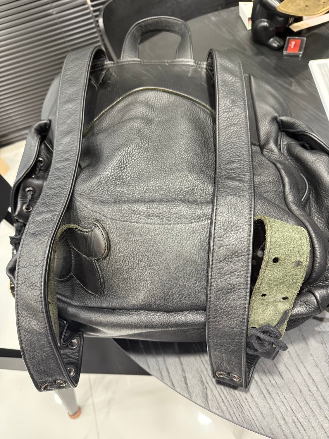 크롬하츠 정품 백팩 라지 블랙레더가죽 필리그리 팔아요 상품이미지4