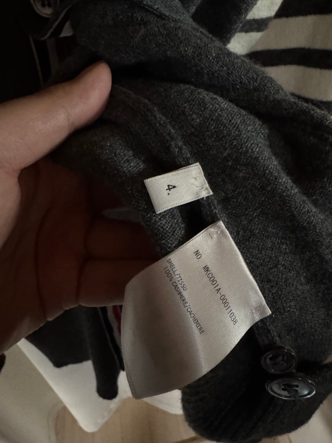 톰브라운 캐시미어 가디건 차콜그레이 4사이즈 상품이미지5