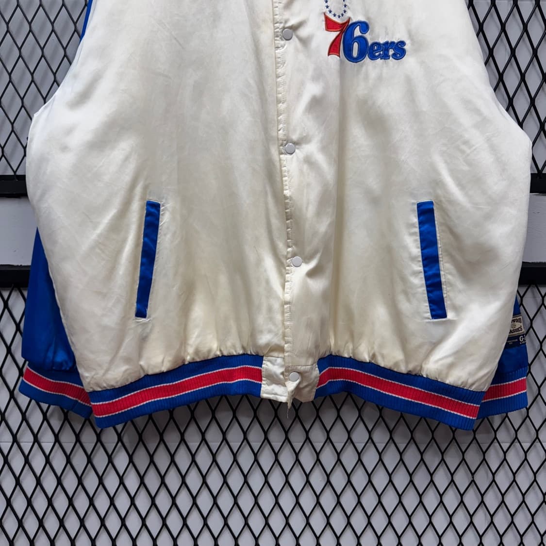 NBA X G-lll 칼뱅크 나일론 스타디움 자켓 빅로고 디테일 화이트 상품이미지4