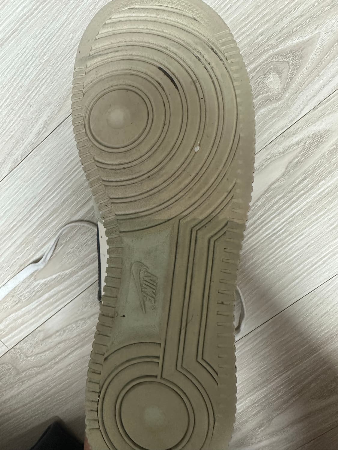 나이키 에어포스 1 ‘07 LV8 라이트 실버 블랙 상품이미지4