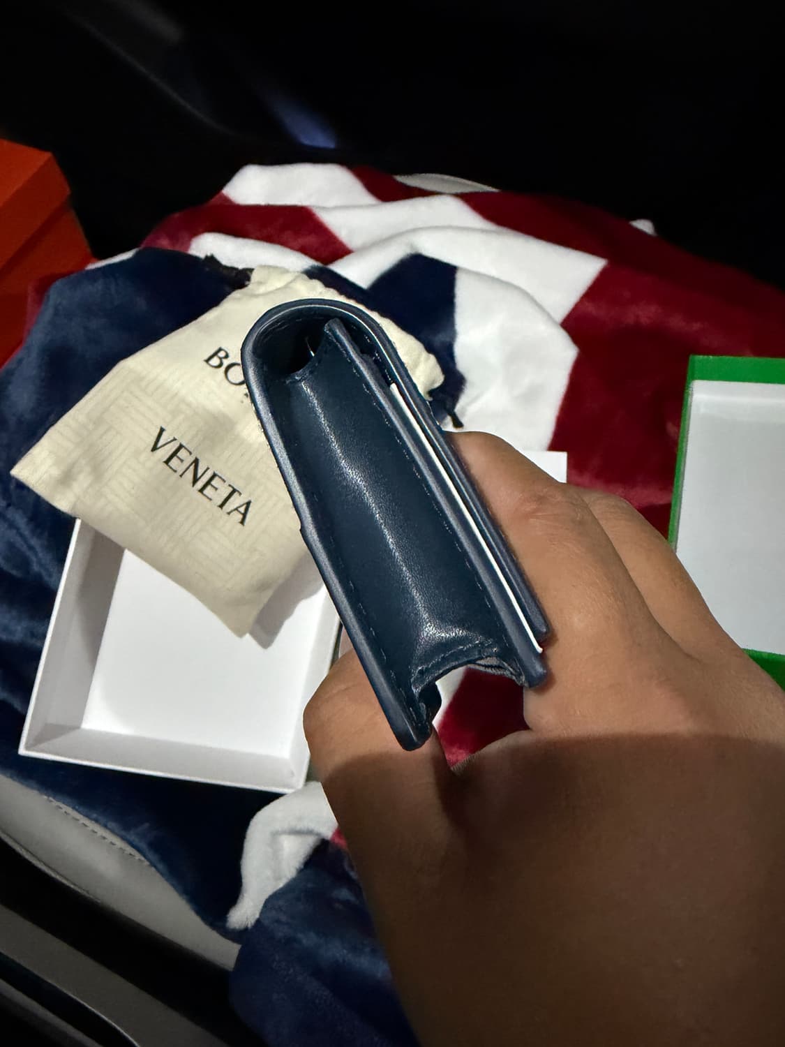 보테가베네타 카세트 스티치 카드지갑 한정판 딥블루 판매 상품이미지3