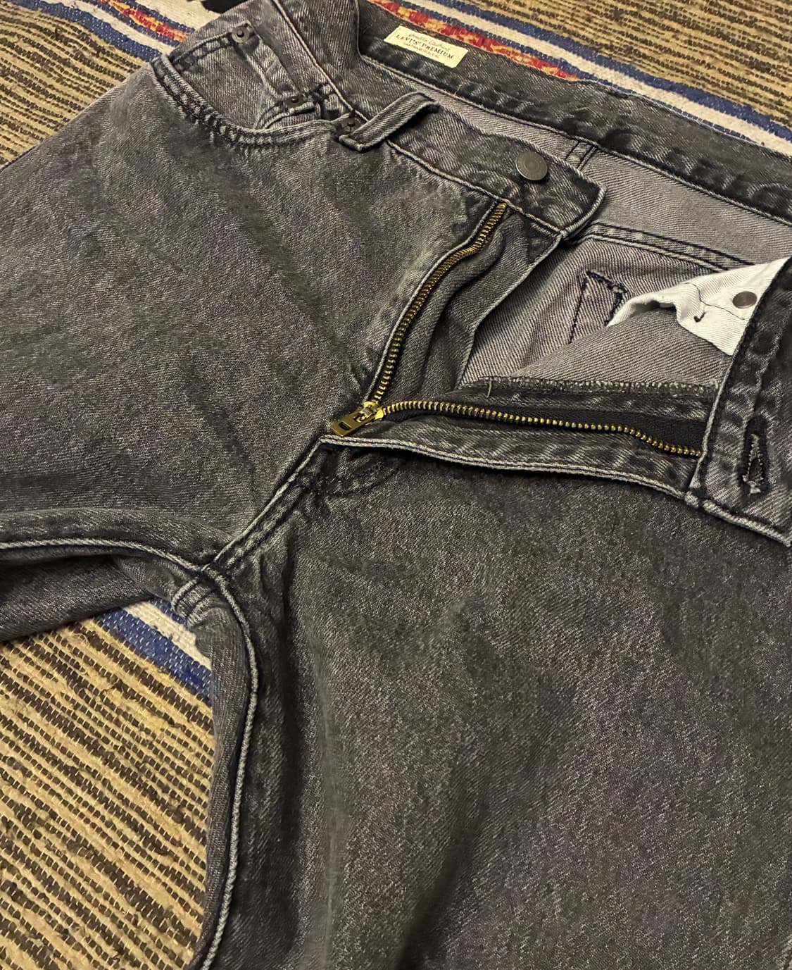 (31)리바이스 567 프리미엄 빅E 릴렉스 플레어 흑청 데님 청바지 상품이미지3