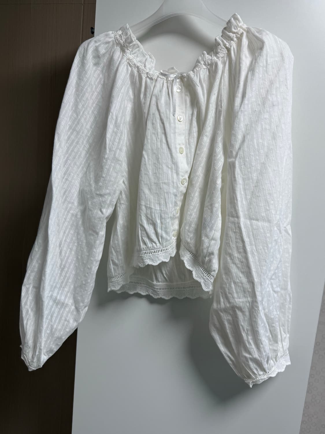 에즈이프캘리 블라우스 신예은착용 상품이미지2