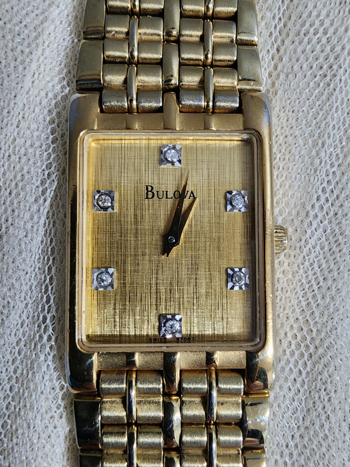 빈티지 Bulova 부로바 금장 다이아 쿼츠 시계 공용 상품이미지3