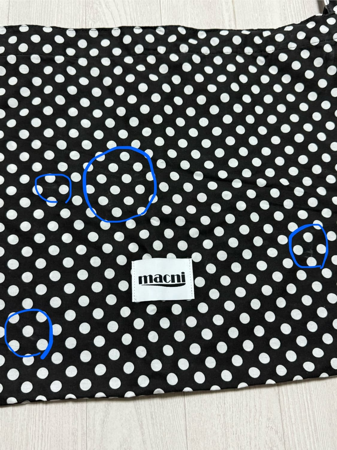 마크니 도트 크로스백 상품이미지3