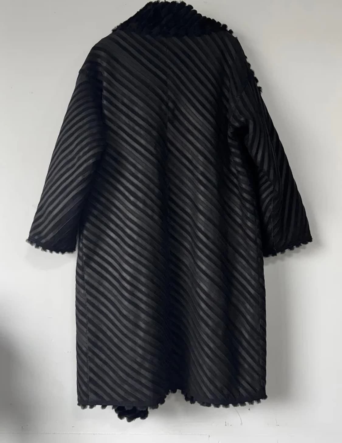 이브살로몬 2024 리버시블 메리노 드레이프 레더 롱 코트 상품이미지3