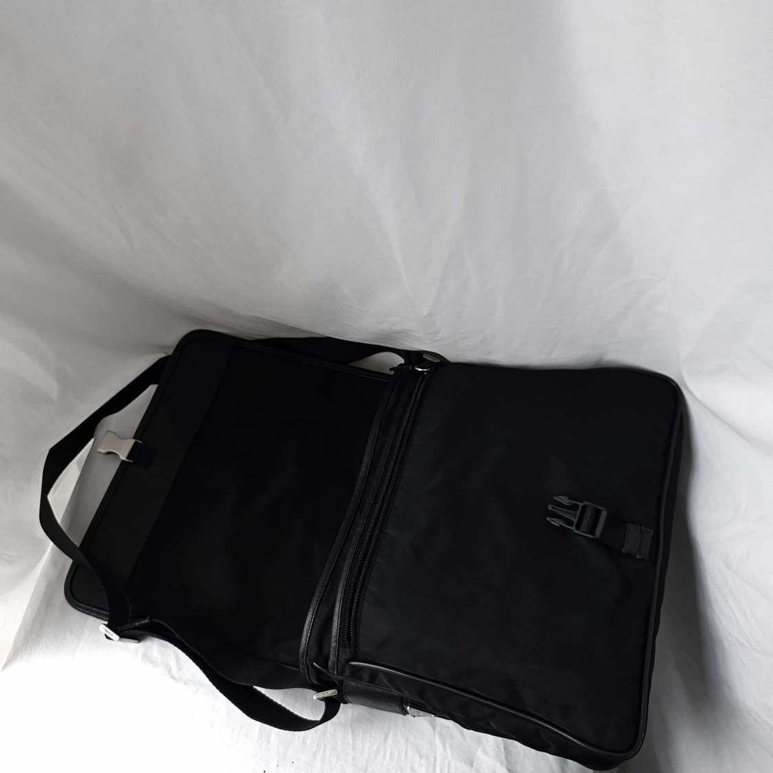 [정품 PRADA] 프라다 사이드로고 나일론 메신저백 크로스백 남녀공용 상품이미지3