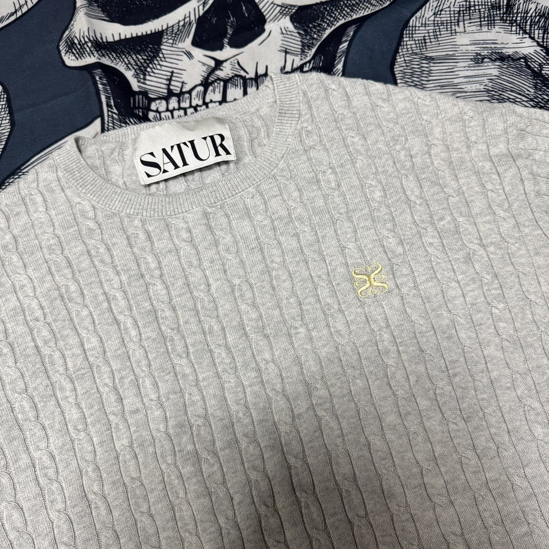 SATUR 새터 언발란스 반팔니트 100사이즈 상품이미지2