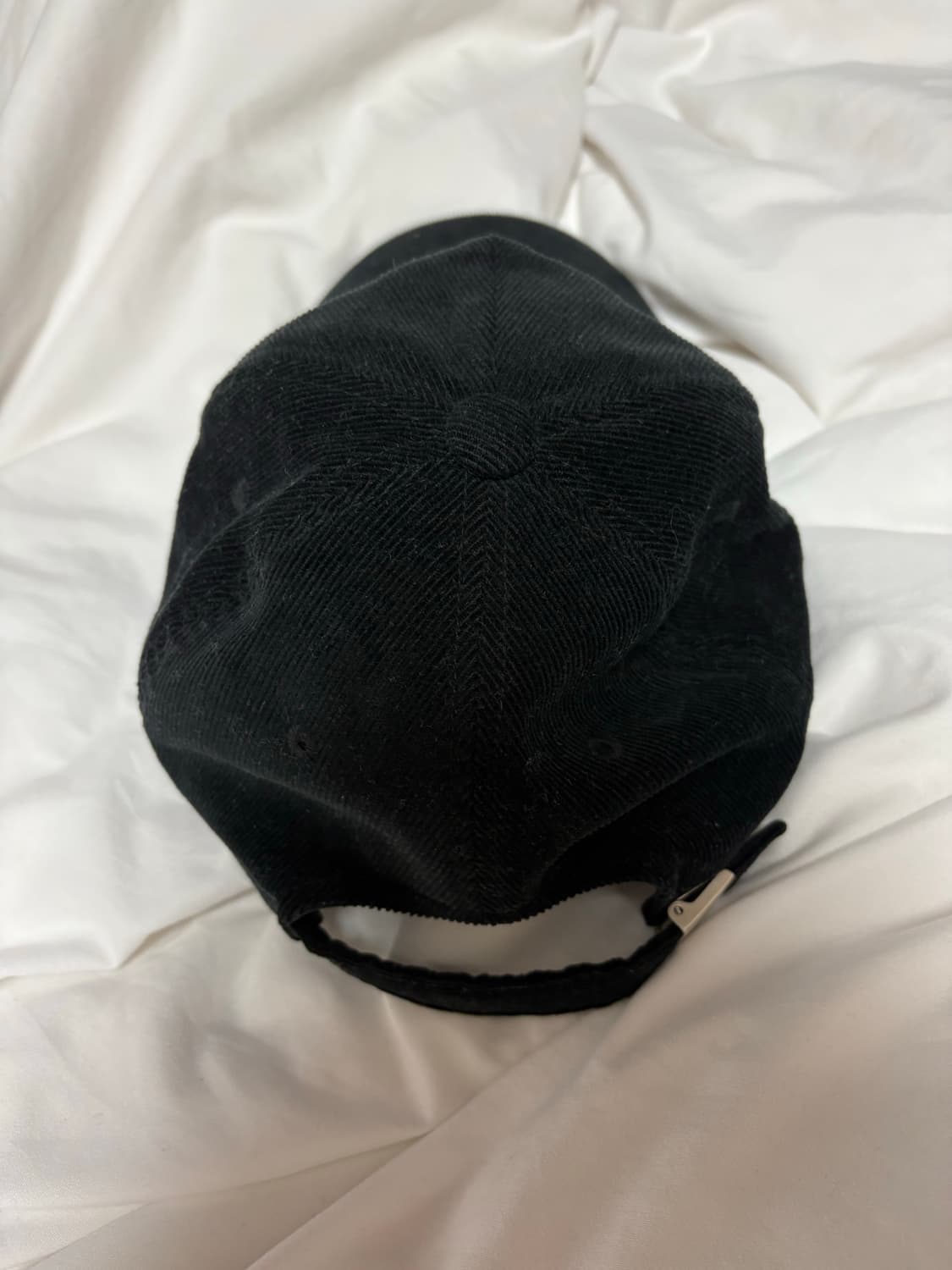 더뮤지엄비지터 존 버거맨 볼캡 상품이미지3