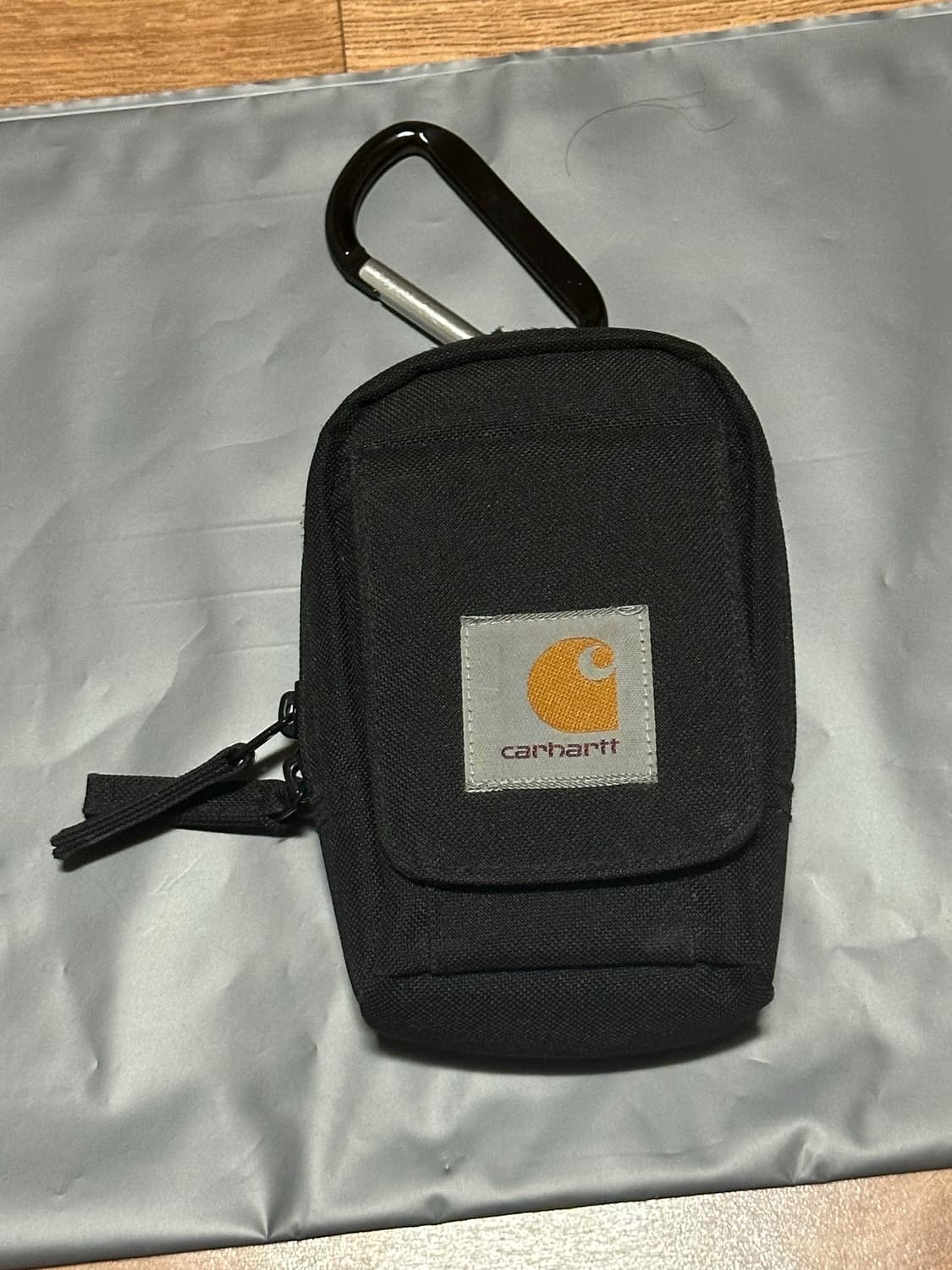 칼하트 카라비너 미니백 (black) 상품이미지2