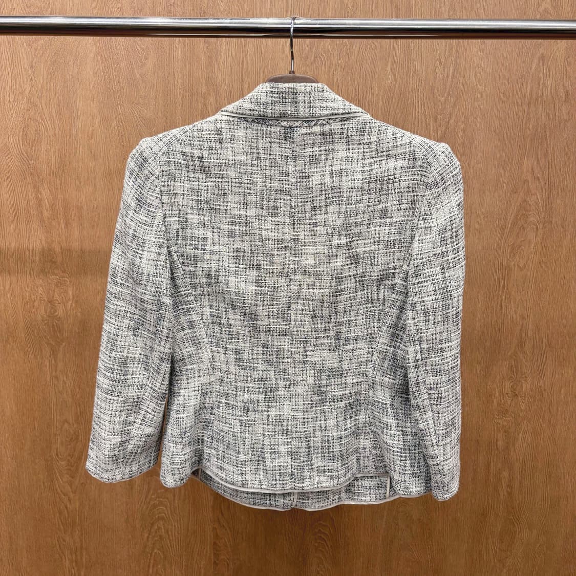 살바토레 페라가모 트위드 자켓 간치니 버클 포켓 테일러드핏 아이보리 상품이미지3