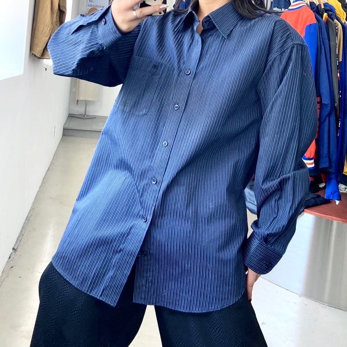 발렌시아가 BB로고 미니멀 핀 스트라이프 셔츠 상품이미지3