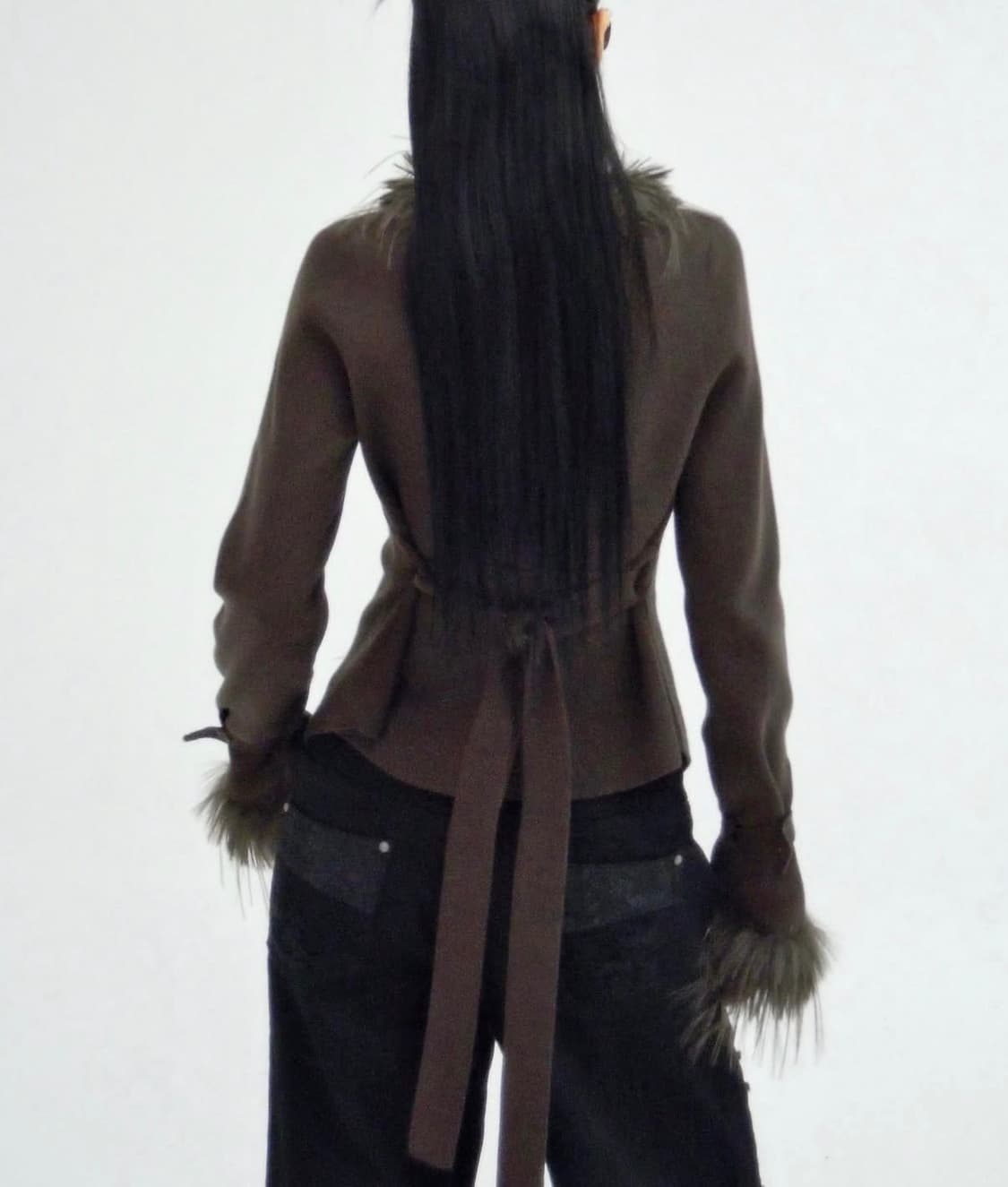 달링유어배드 fur-trimmed back strap cardigan 상품이미지3