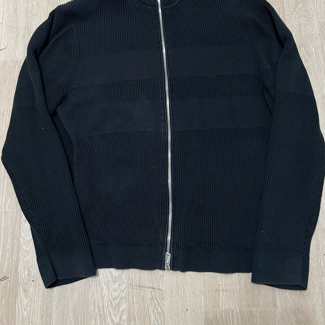 띠어리 남성 미니멀 블랙 니트집업 XL/105  상품이미지3