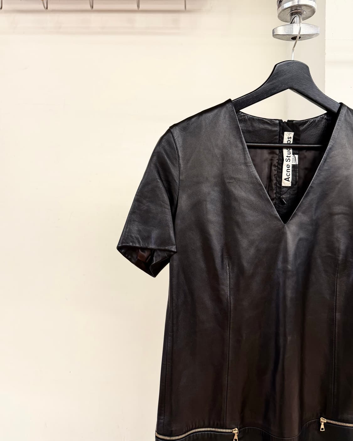 아크네 스튜디오 램스킨 브이넥 원피스 상품이미지3