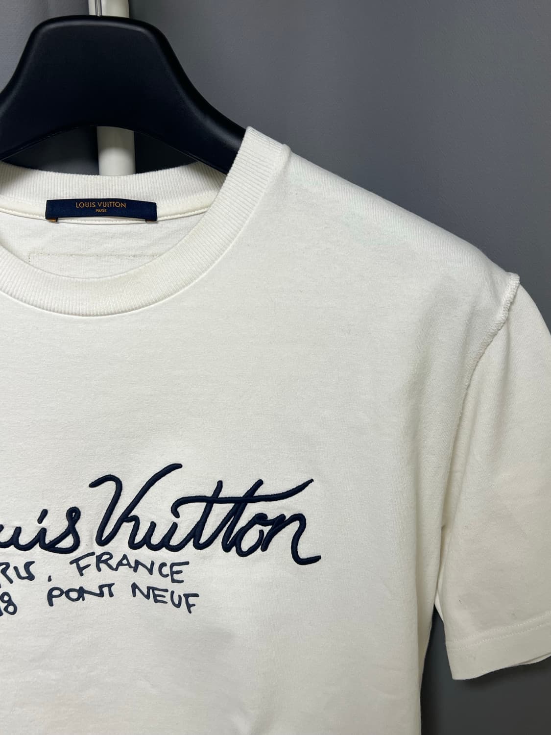 [정품] 백화점판 / L 루이비통 로고 반팔티 화이트 상품이미지4
