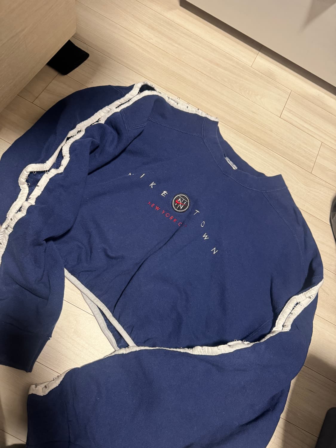 더미스테리어스호텔 나이키맨투맨 커스텀빈티지 상품이미지1