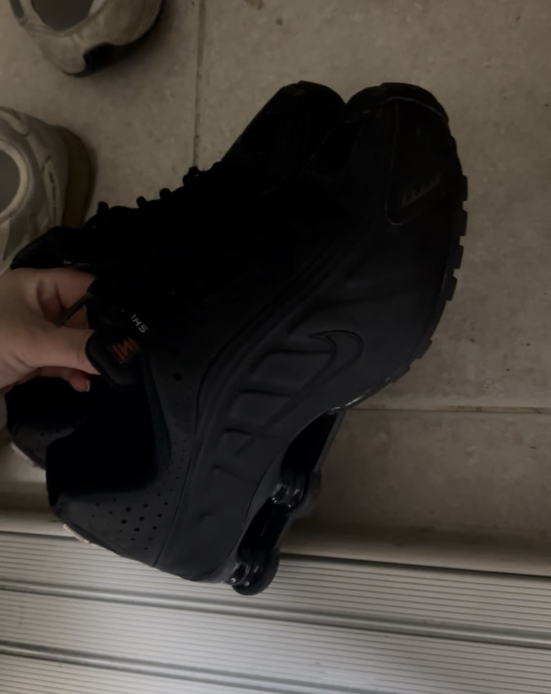 샥스 R4블랙 상품이미지2