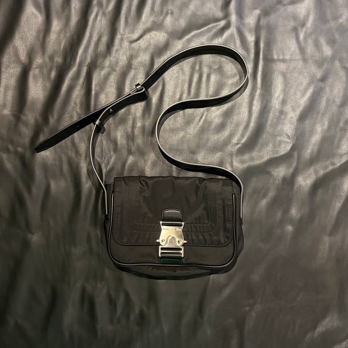 마뗑킴 메탈 버클 숄더백 상품이미지1