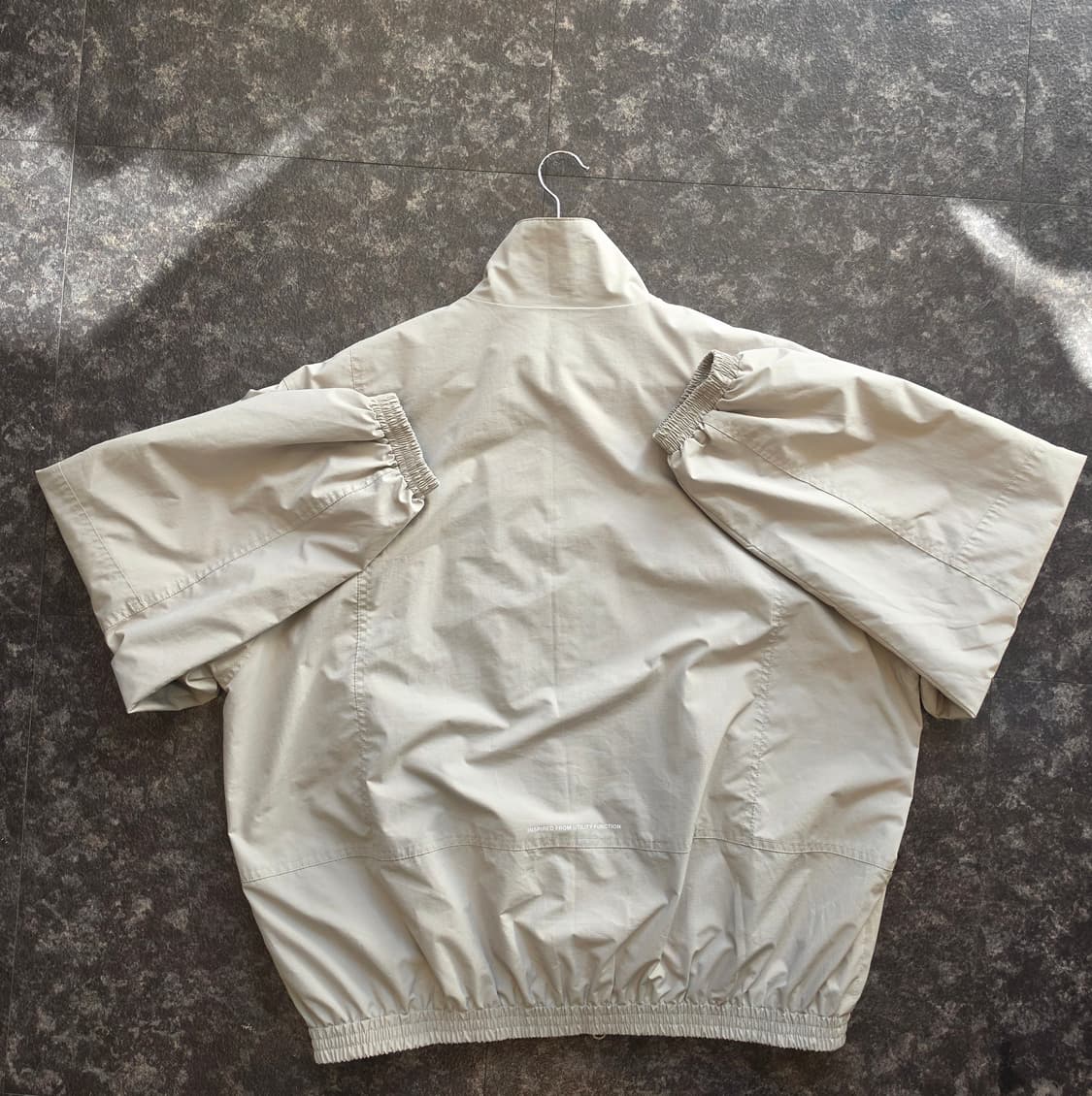 코드그라피 아이보리색 유틸리티 바람막이 자켓-L 상품이미지5