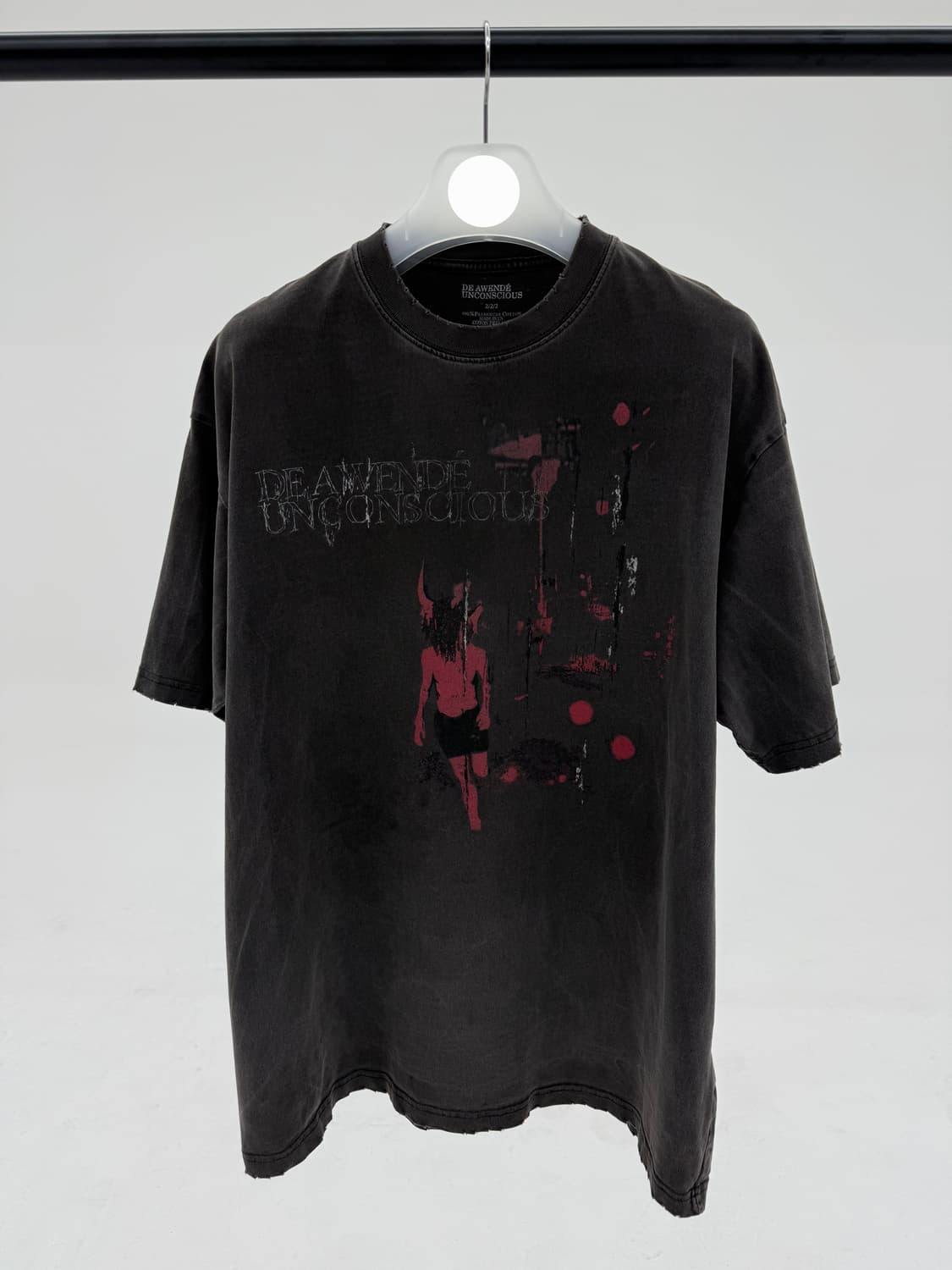 어웬드 레드 베일 반팔티셔츠 상품이미지1